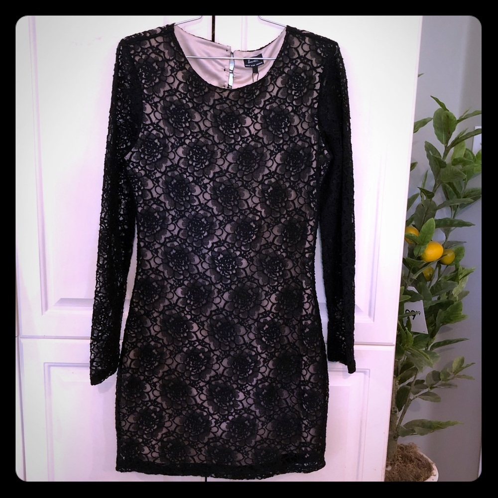 NWT BARDOT Open Back Lace Dress - Size Medium (8)